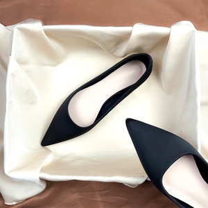 Neue Professionelle Flache Frühling-Sommer Satin-Pumps mit Elegantem Design für Büro und Outdoor, Spitze Zehenpartie, Chunky Heels für Damen - Product Image 4