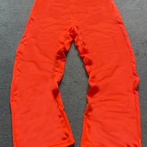 Pantalon de jogging décontracté pour homme en tissu tricoté ample avec cordon de serrage, imprimé lettres 3D en relief personnalisées par Street Supplier - Product Image 3