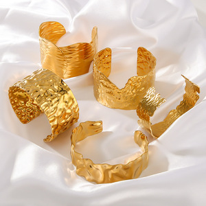 Exaggerated 18k gold-plated stainless steel cuff bracelet with hammered texture and wide open band