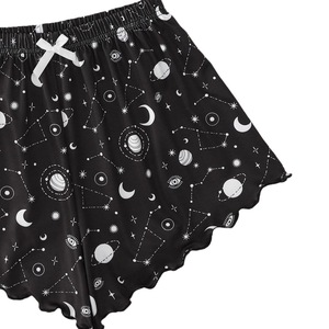 Nouvel ensemble pyjama décontracté avec haut caraco imprimé lune et étoiles, et short ciel étoilé cosmique TL9441 Vente en gros - Product Image 5