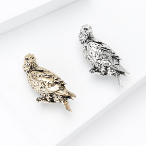 Broche de Luxo Retro em Liga de Alta Qualidade com Design de Águia, Presente de Moda para Mulheres em Festas - Product Image 1