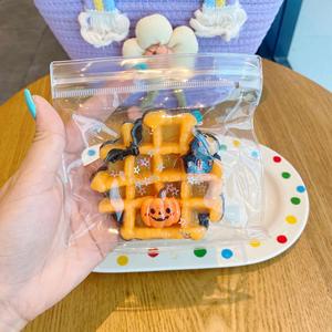 Jouets Squishy TPR en Gros pour Halloween - Adorables Patte de Chat, Citrouille et Fantôme Extensibles pour Soulager le Stress (Plusieurs styles) - Product Image 5