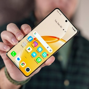 Teléfono Inteligente Real Me 16 Pro+ Versión Global 5G 6.8'' 144Hz AMOLED Snap Dragon 7 Gen 4 7000mAh 80W 200MP Esim - Product Image 4