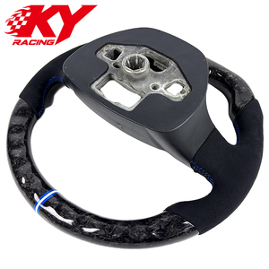 Volant sport en fibre de carbone forgée sur mesure avec LED et revêtement en suède, compatible avec Ford Focus MK2 MK3 MK4 ST RS ST-Line - Product Image 3