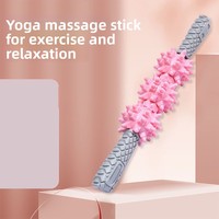 Rouleau de massage musculaire portable à trois roues pour thérapie par points de pression, bâton de massage corporel durable avec poignée ergonomique et picots en forme de dents de loup