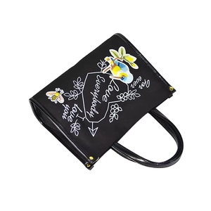 Sombreros de lujo para mujer y bolsos de mano negros de lona con grafiti de cuero PU OEM para mujer - Product Image 4