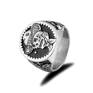 Anello con Sigillo in Acciaio Inossidabile con Motivo a Teschio, Stile Punk Gotico, Design Audace e Multistile per Uomo - Product Image 1