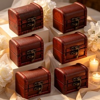 Coffret à trésors vintage en bois de petite taille, boîte de rangement pour bijoux avec surface en cuir gaufré assortie et loquet métallique
