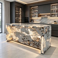 Îlot de cuisine en granit Pandora avec éclairage LED, comptoir en pierre naturelle, table îlot cascade de luxe sur mesure pour villa et bar à domicile