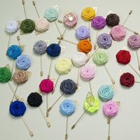 Broche personnalisée faite à la main en forme de rose avec ruban, épingle de revers avec feuille métallique et fleur en tissu satiné pour costume, robe, mariage, cadeau, décoration