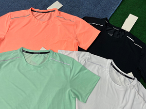 Ensemble de sport <span class=keywords><strong>à</strong></span> séchage rapide pour hommes et femmes, avec logo personnalisé, respirant, pour la gym, le fitness, l'entraînement, t-<span class=keywords><strong>shirt</strong></span> et short, tenue de sport - Product Image 3