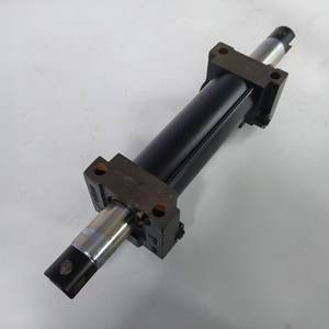 Cylindre de direction pour chariot élévateur Doosan, double action, acier, hydraulique, pour modèles D20S D30S - Product Image 1