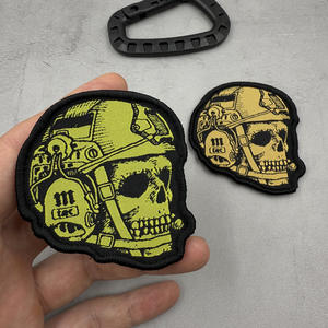 Parche de PVC bordado con lentejuelas termoadhesivas de doble cara de fieltro no tejido con patrón de calavera táctica para prendas y bolsos - Product Image 1