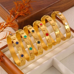 Donne di design alla moda 18K placcato oro in acciaio inox cinque fiori trifoglio braccialetti braccialetto all'ingrosso - Product Image 4
