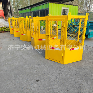 Plateforme de travail en hauteur avec cage de levage en acier jaune renforcée pour travaux de construction - Product Image 2