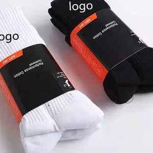 Venta al por mayor de algodón impreso gimnasio agarre Calcetines clásicos blanco negro liso unisex Atlético deportes calcetines hombres logotipo personalizado