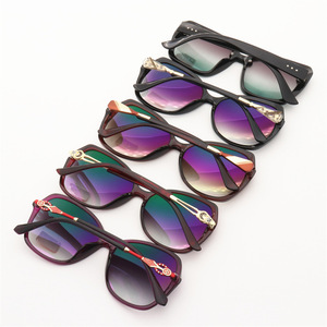 <span class=keywords><strong>Lunettes</strong></span> <span class=keywords><strong>de</strong></span> <span class=keywords><strong>soleil</strong></span> PC assorties pour femmes en liquidation Stock mixte avec lentilles UV400 <span class=keywords><strong>Lunettes</strong></span> <span class=keywords><strong>de</strong></span> <span class=keywords><strong>soleil</strong></span> promotionnelles - Product Image 4
