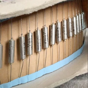 Condensador Desacoplado Sumergido en Aceite con Carcasa de Cobre EC M83421/01-6191R <span class=keywords><strong>Serie</strong></span> M83421 0.2UF 30V - Product Image 1