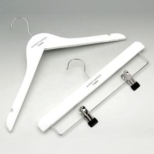 Biểu tượng tùy chỉnh gỗ trắng thời trang thương hiệu cửa hàng móc cho quần áo quần váy - Product Image 1