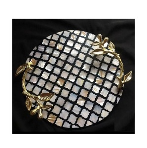 Plateau de service à fromage rond au design moderne avec poignée Plateau de mariage en nacre fait à la main pour table à manger pour gâteau et nourriture - Product Image 1