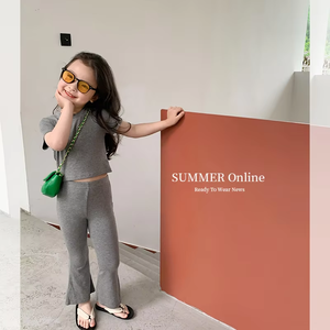 Completo Estivo per Bambine: T-Shirt a Maniche Corte in Lana Pettinata e Pantaloni a Zampa Altamente Elastici, Comodo, Casual e Traspirante - Product Image 2