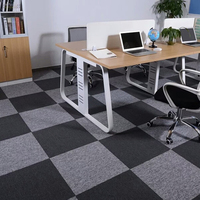 Dalles de moquette modulaires de haute qualité pour salle de conférence, en bitume et PP, dalles de moquette carrées à emboîtement, moquette de bureau commerciale, 50x50