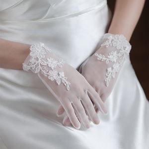 <span class=keywords><strong>Gants</strong></span> courts en soie brodés de fleurs en dentelle, accessoires de mariage pour mariée, cadeau pour <span class=keywords><strong>demoiselle</strong></span> <span class=keywords><strong>d</strong></span>'<span class=keywords><strong>honneur</strong></span> - Product Image 1