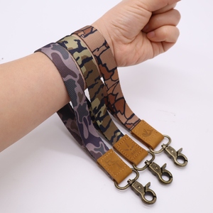 Llavero de cordón corto de camuflaje Llavero de cordón de muñeca de camuflaje con logotipo personalizado - Product Image 6