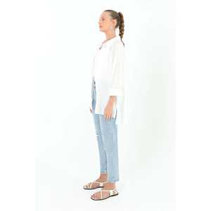 Jeans de Mezclilla Azul Claro Desgastados de Cintura Alta para Mujer, Ajuste Ceñido, Estilo Vintage, con Detalles Rotos - Product Image 4