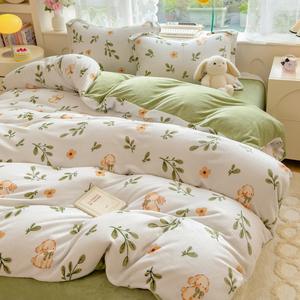 طقم أغطية سرير شتوي سميك مخصص بالجملة، تصميم صلب، مقاس كينج وكوين، 4 قطع من الفانيلا تشمل غطاء لحاف وملاءة سرير للمنزل والفنادق - Product Image 4