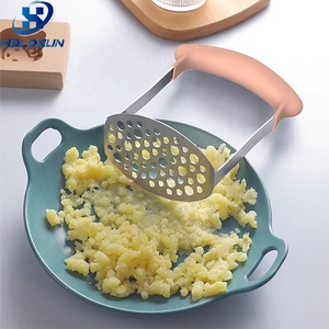 Schiacciapatate Ecologico in Acciaio Inox di Grado Alimentare con Manico Ergonomico in Plastica per Patate Dolci e Zucca - Product Image 4