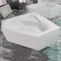 Baignoire balnéo monobloc sans joint avec chauffage à température constante, jets de massage et fonctions de spa pour une immersion profonde