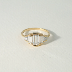 แหวนหมั้นเพชร CVD ทรงบาแกตต์ 2.5 กะรัต ผลิตในห้องปฏิบัติการ ดีไซน์หรูหรา แหวนค็อกเทล เครื่องประดับที่เป็นมิตรต่อสิ่งแวดล้อมและยั่งยืน เหมาะเป็นของขวัญ - Product Image 2