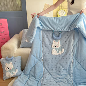 MM Winter-Herbst Milchvlies Applikation Stickerei Frischer Stil 2-in-1 Kissen-Klimaanlage-Decke Maßgefertigte Dicke Warme Geschenkdecke für Zuhause - Product Image 6