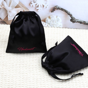 Bolsa de satén de seda suave con cordón y logotipo personalizado impreso para sombreros, ropa, pelucas, zapatos, protección contra el polvo, fiestas y empaque. - Product Image 4