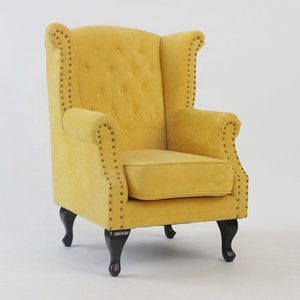 Poltrona Vintage Wingback in Ecopelle Marrone con Bottoni Trapuntati, Finitura con Borchie, Gambe in Legno Curvato, Cuscino Lombare, Poltrona d'Accento per Soggiorno - Product Image 2