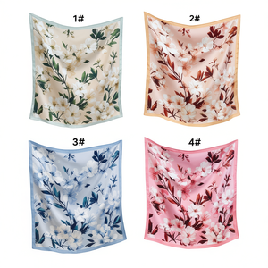 Foulard Quadrato Piccolo con Stampa Floreale Fiore di Pesco 70x70cm Accessorio Moda Donna - Product Image 1