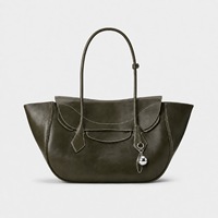 Sac fourre-tout rétro en cuir PU pour femmes, forme d'aile, avec bandoulière réglable, pendentif boule argentée, grande capacité, sac de navetteur