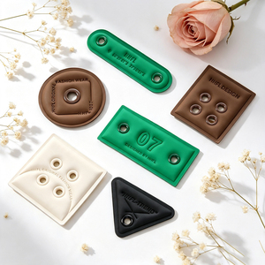 Etiqueta de cuero sintético con ojales al por mayor, parche de cuero PU con logotipo personalizado en relieve y ojales para ropa vaquera y bolsos de lona - Product Image 6