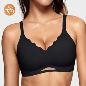 <span class=keywords><strong>Soutien</strong></span>-<span class=keywords><strong>gorge</strong></span> sans couture en maille douce et confortable, style sexy à col en V, avec bandes de gel <span class=keywords><strong>push</strong></span>-<span class=keywords><strong>up</strong></span> sculptées en forme de W pour un effet liftant - Product Image 1