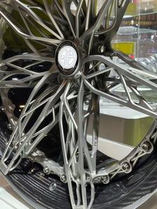 عجلة قيادة مخصصة 168 بوصة متعددة الأذرع مقعرة من ألياف الكربون المتكاملة بتصميم سايبربانك مجوفة مناسبة لسيارة بورش 911GT3 - Product Image 5