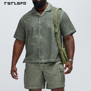 ชุดเซ็ตเสื้อเชิ้ตคอปกพับติดกระดุมและกางเกงขาสั้นคาร์โก้ผ้าฝ้ายแท้ 100% ทรงพลัสไซส์ ล้างสีแบบแอซิดวอช สำหรับผู้ชาย ผลิตตามแบบ OEM - Product Image 2