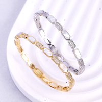 Bracelet exquis en zircon hexagonal, accessoire de mode féminin, idéal pour les soirées haut de gamme et la personnalisation des événements.