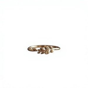 Bague minimaliste en argent avec feuille d'or, unisexe, pour tous les jours, design simple et empilable - Product Image 1