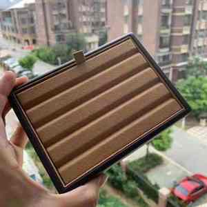 Caja cuadrada de piedra desnuda con ranura en V, accesorio de exhibición de gemas de color marrón - Product Image 5