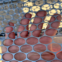 Cage à poulets en acier à faible teneur en carbone, matériau robuste anti-déformation pour les zones d'élevage en extérieur et en intérieur