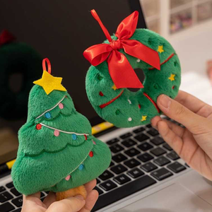 Vente en gros, Meilleures ventes : Porte-clés mignons en forme de sapin de Noël et couronne, Jouets en peluche de dessin animé, Jouets en peluche, Jouets pour machine à griffes pour sacs de fête d'enfants - Product Image 1