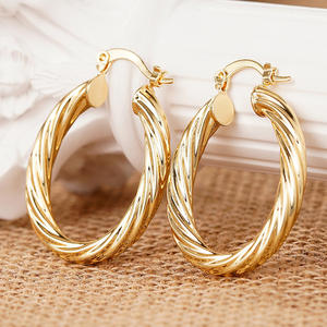 Orecchini a Cerchio Dorati E4448 Placcati in Oro 22k Classici da Donna per Uso Quotidiano - Product Image 3