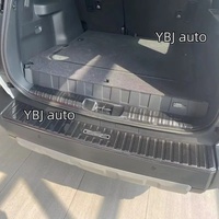 Accessoires de voiture YBJ plaque de marchepied de pare-chocs arrière en acier inoxydable argenté pour LC250 Land Cruiser Prado SUV FJ250 2024-2027 pare-chocs arrière