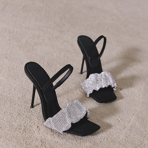Nuevo verano Sexy moda clásico Color negro agua diamantes Cabeza Cuadrada punta abierta Sandalias de tacón de aguja para mujeres al aire libre - Product Image 3